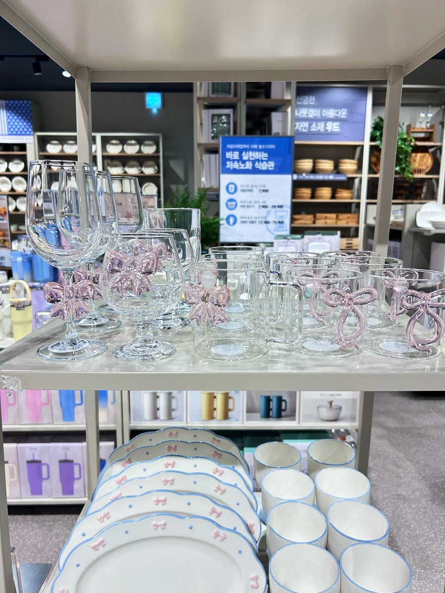 モダンハウスの食器セット！！ めっちゃガーリーで可愛い😍💕🎀