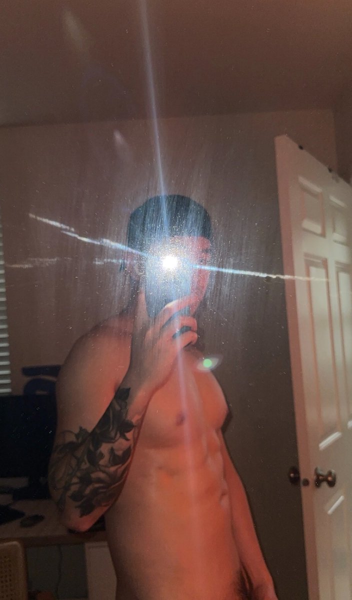 mlkbbro's tweet photo. Late night https://t.co/6H02AiFsj4