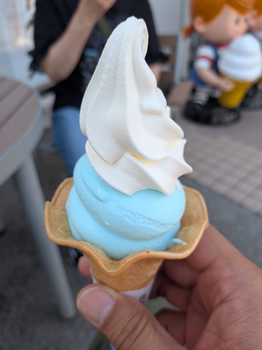 かずを tweet media