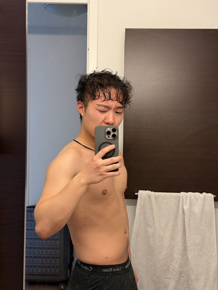 jarxlim's tweet photo. Shower hair https://t.co/1hJ5Wz12cn