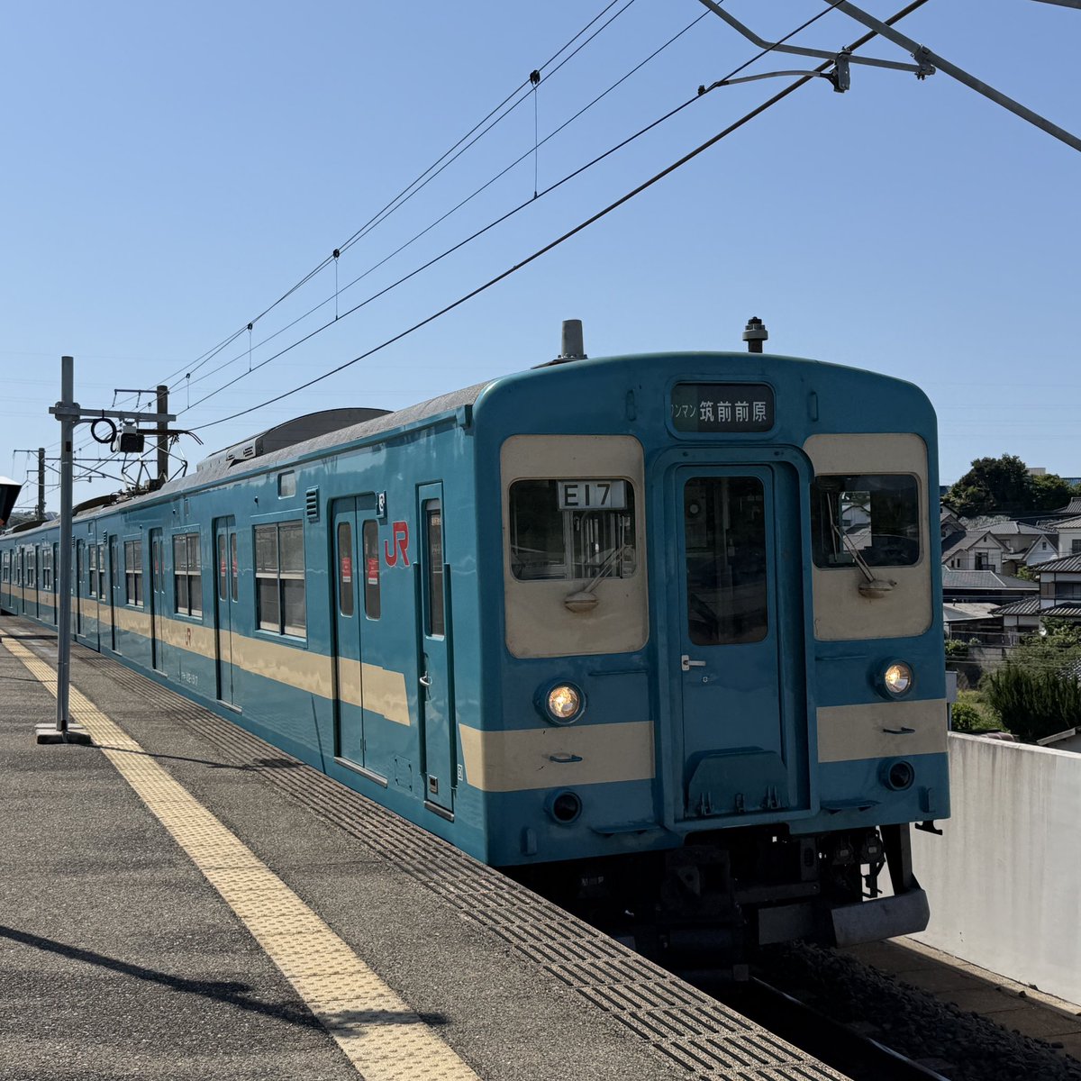 水色の103系来た。でも子供の頃慣れ親しんだ103（京浜東北線）とは違うので、懐かしさは感じないなぁ。