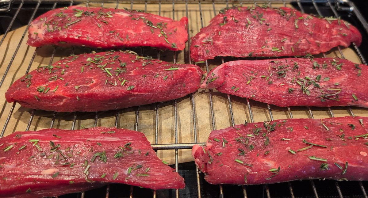 Quer_Schlaeger's tweet photo. Seht ihr diese Farbe? 
#DryAge #DryBrine #TriTip https://t.co/57u1ETRUDl