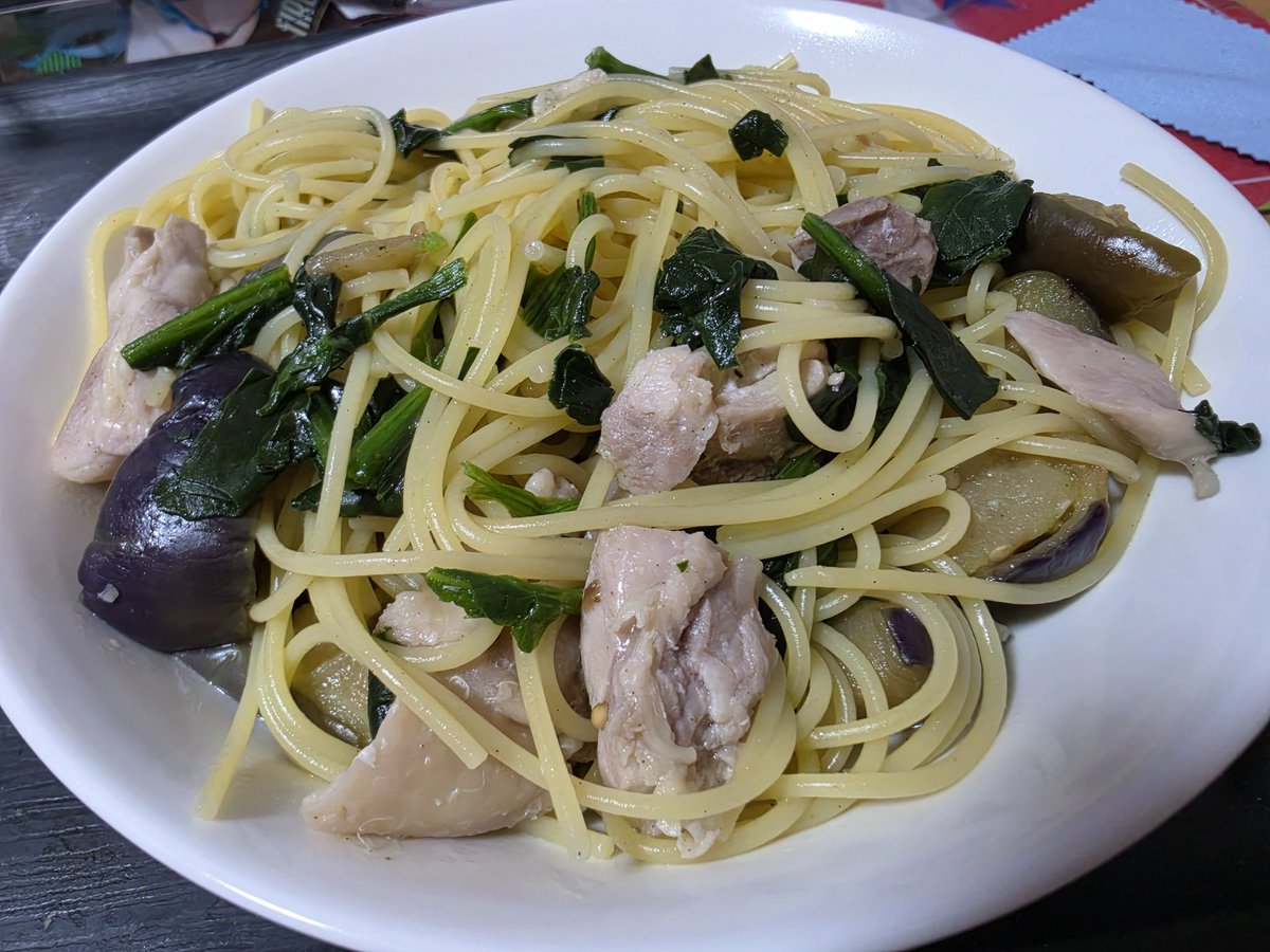 食費１ヶ月1万円生活　45日目　お昼ごはん

鶏肉と揚げなすのスタミナ和風パスタ