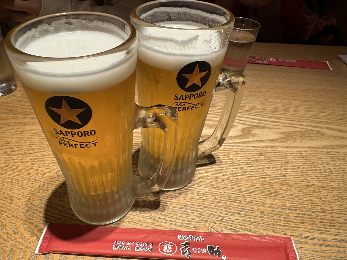 gold_winner's tweet photo. 東京駅で娘と嫁さんと昼飲み🍺

牛タン美味い😋 https://t.co/covEz8Conr