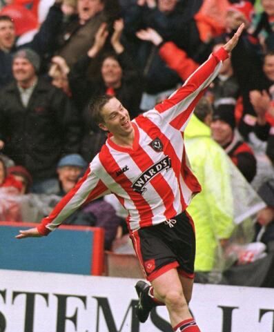 BladesArchives's tweet photo. #OnThisDay 29 years ago Sheffield United drew 1-1 with Ipswich Town in the playoffs ⚔️

@JanAageFjortoft scored at Bramall Lane as #SUFC went onto win the tie on away goals after a 2-2 draw at Portman Road 🔵

1st leg highlights here: ⬇️
https://t.co/ShsLW06T2F #twitterblades https://t.co/vKV4gtaB2H