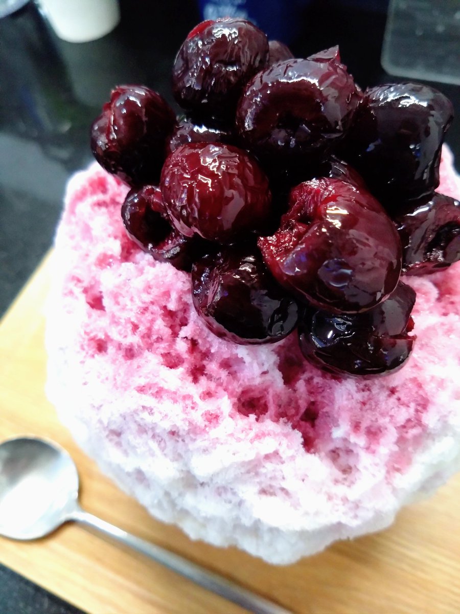 新宿ノエルのかき氷🍧
アメリカンチェリーとピスタチオ🍒🍧
美味し〜〜い\(⁠´⁠-`)⁠/✨✨