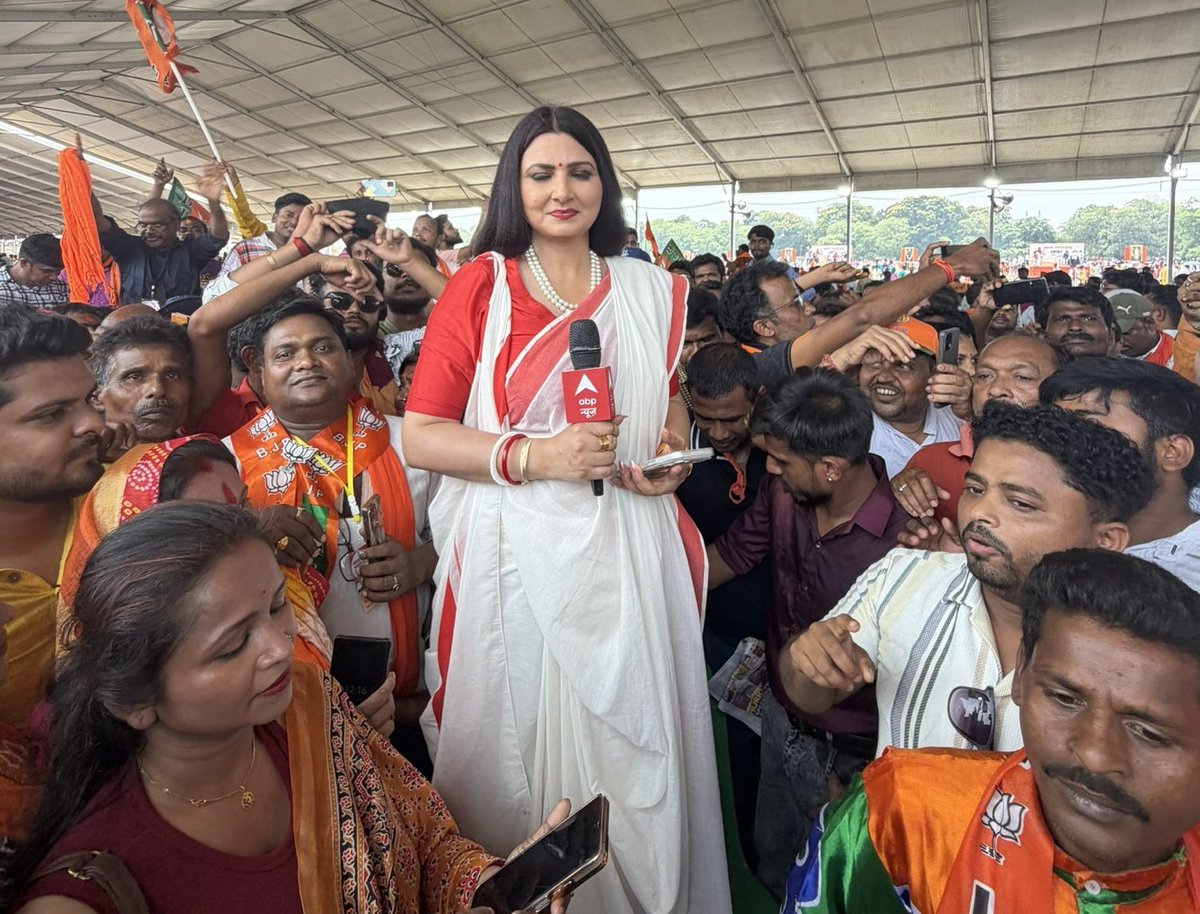 riskyyadav41's tweet photo. अंजना ओम कश्यप बंगाली साड़ी पहने थी क्योंकि भाजपा बंगाल जीत रही थी।

चित्रा त्रिपाठी बंगाली साड़ी पहनकर शपथ ग्रहण में गई थी क्योंकि भाजपा की सरकार बनी थी।

लेकिन चित्रा त्रिपाठी Tamil Nadu नहीं गई क्योंकि वहां कांग्रेस और TVK की सरकार बन रही।

और ईसाई जोशेफ विजय मुख्यमंत्री बन रहे हैं जोकि गोदी मीडिया से देखा नहीं जाएगा।

#TamilNaduCM #CMJosephVijay