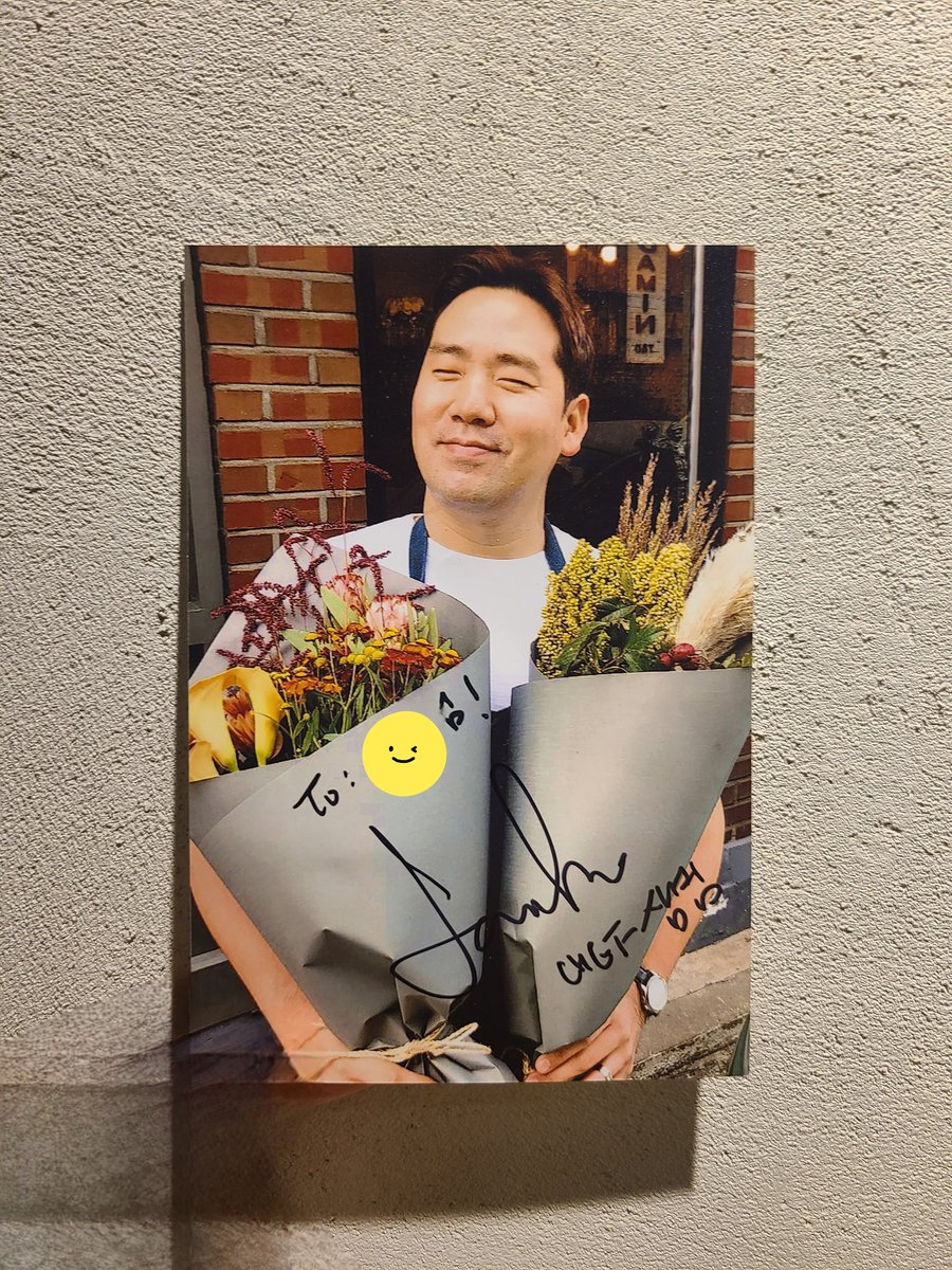 pobybaa's tweet photo. 내가 섐킴한테 사인을 받은건지 샘킴이랑 무한감사배틀을 한건지 모르겠음...........

Tip: 가게관련 사진을 가져가면 요미사가 기억하고 언제 찍은건지 알려줌 https://t.co/JZYQ2Eaad7