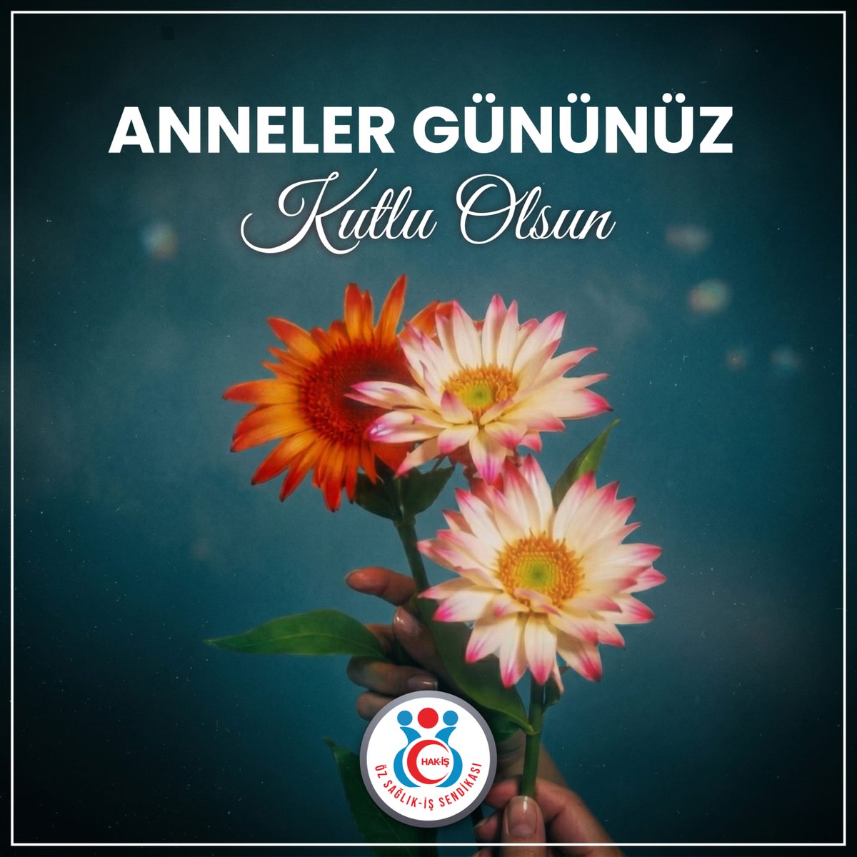devletsert's tweet photo. Sevgi, merhamet ve fedakârlığın en güzel timsali olan annelerimiz, hayatımızın en kıymetli hazineleridir. 

Bizleri sevgiyle büyüten, geleceğe hazırlayan başta şehit ve gazi annelerimiz olmak üzere tüm annelerimizin Anneler Günü’nü en içten dileklerimle kutluyor, kendilerine sağlık, huzur ve mutluluk diliyorum.