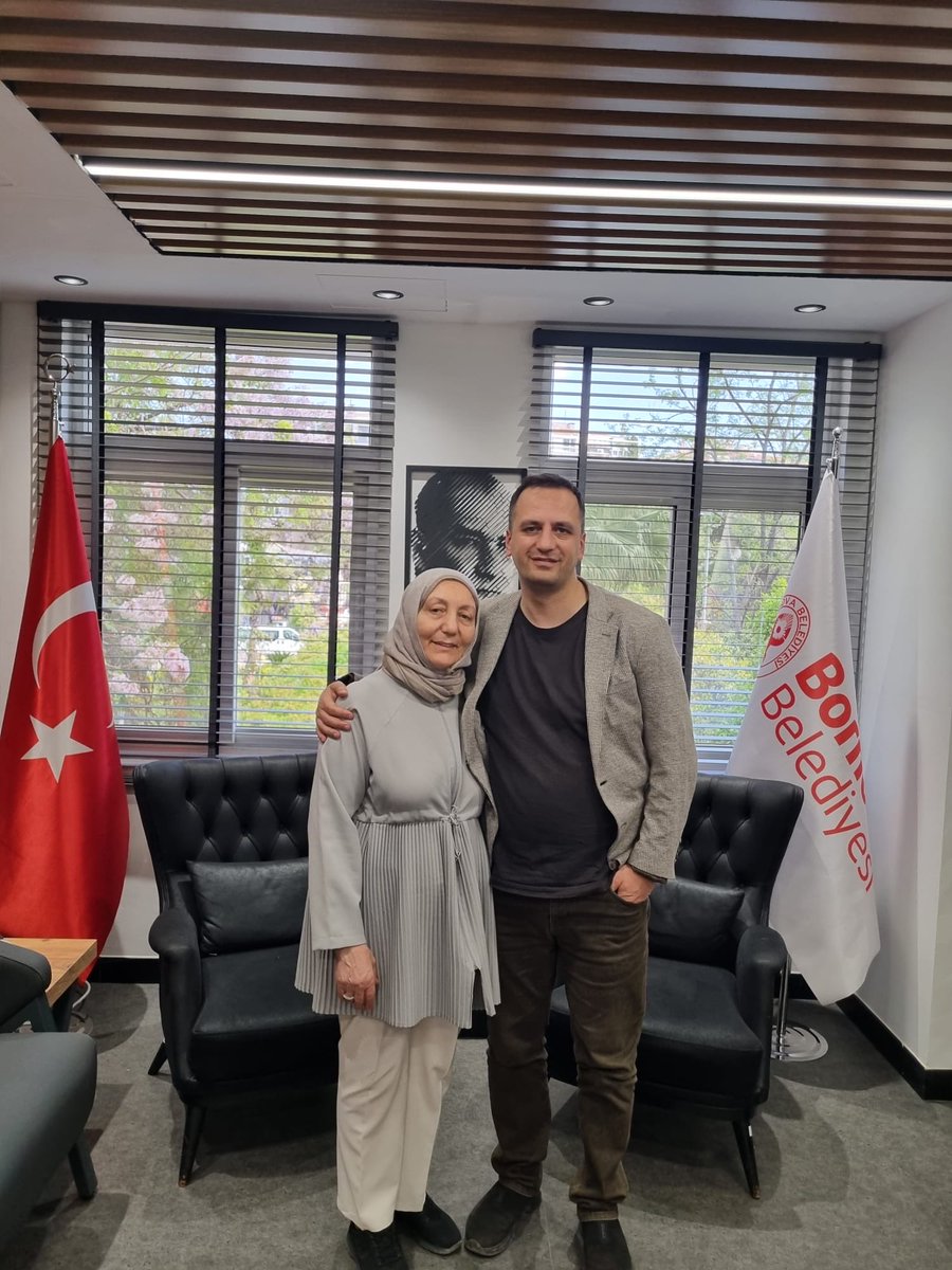 omereskichp's tweet photo. Bugün attığım her adımda emeği, aldığım her kararda duası olan kıymetli annem başta olmak üzere; bizleri sevgi, sabır ve fedakarlıkla büyüterek bugünlere getiren tüm annelerimizin Anneler Günü’nü kutluyorum.

Bu anlamlı gün vesilesiyle, ebediyete irtihal etmiş tüm annelerimizi rahmet, minnet ve özlemle anıyor; hayatta olan tüm annelerimize sevdikleriyle birlikte sağlıklı, huzurlu ve uzun ömürler diliyorum.