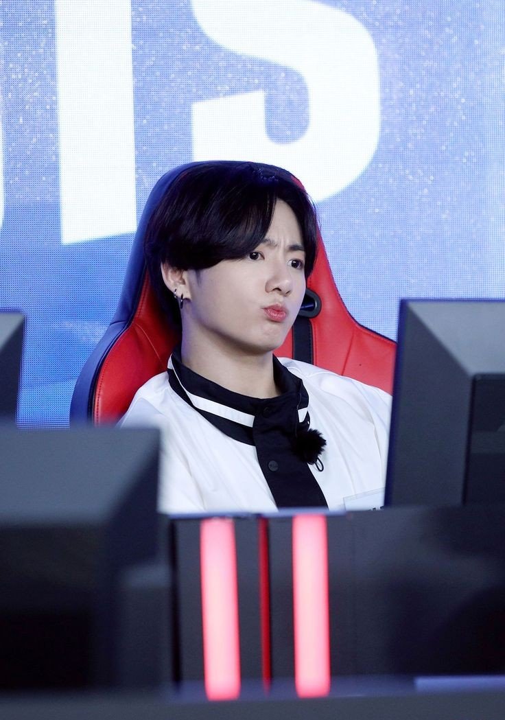 VKonakoo's tweet photo. ─⋆𐙚 Au Taekook 

Taehyung anak pengusaha kaya raya, ceo, ganteng, gentleman, soft-spoken, ga kasar, baik, pengertian, tapi malah pacaran sama Jungkook bocah gamers yang setiap hari nge chat Taehyung cuman minta d topup in diamond ff.

#autaekook #AuTaekook https://t.co/WHcn5rtfRN
