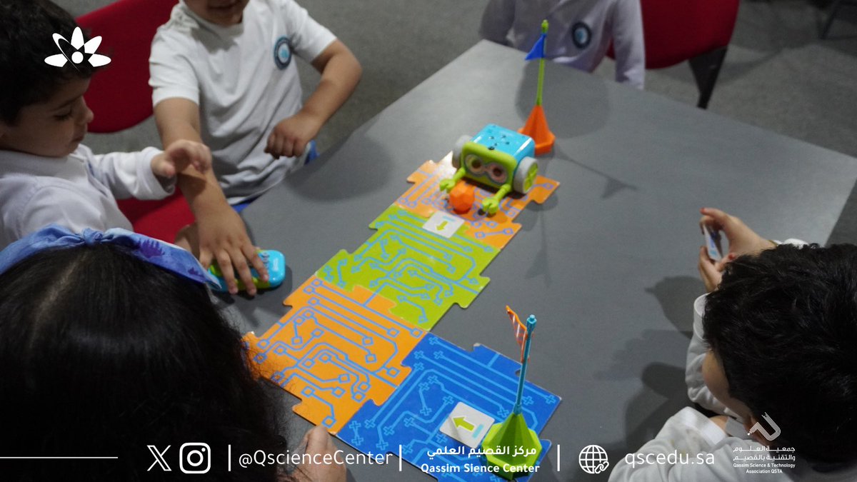 QscienceCenter's tweet photo. نواصل رحلتنا مع المدارس ضمن برنامج #الزيارات_المدرسية نحو بيئة تعليمية ملهمة ✨ حيث يلتقي الاكتشاف بالتجربة، ويصبح العلم أكثر متعة وإبداعًا 🚀 سُعدنا باستقبال طلاب وطالبات المدارس في
#مركز_القصيم_العلمي .

لحجـز زيـارة مدرسيّة عبر الرابـط💫

https://t.co/NNYVXZdJnO https://t.co/Ch9iL0q2vM