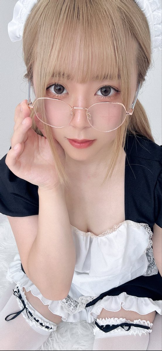 ☺︎香奈子☺︎ 金髪メガネっ子👓 #メイドの日
