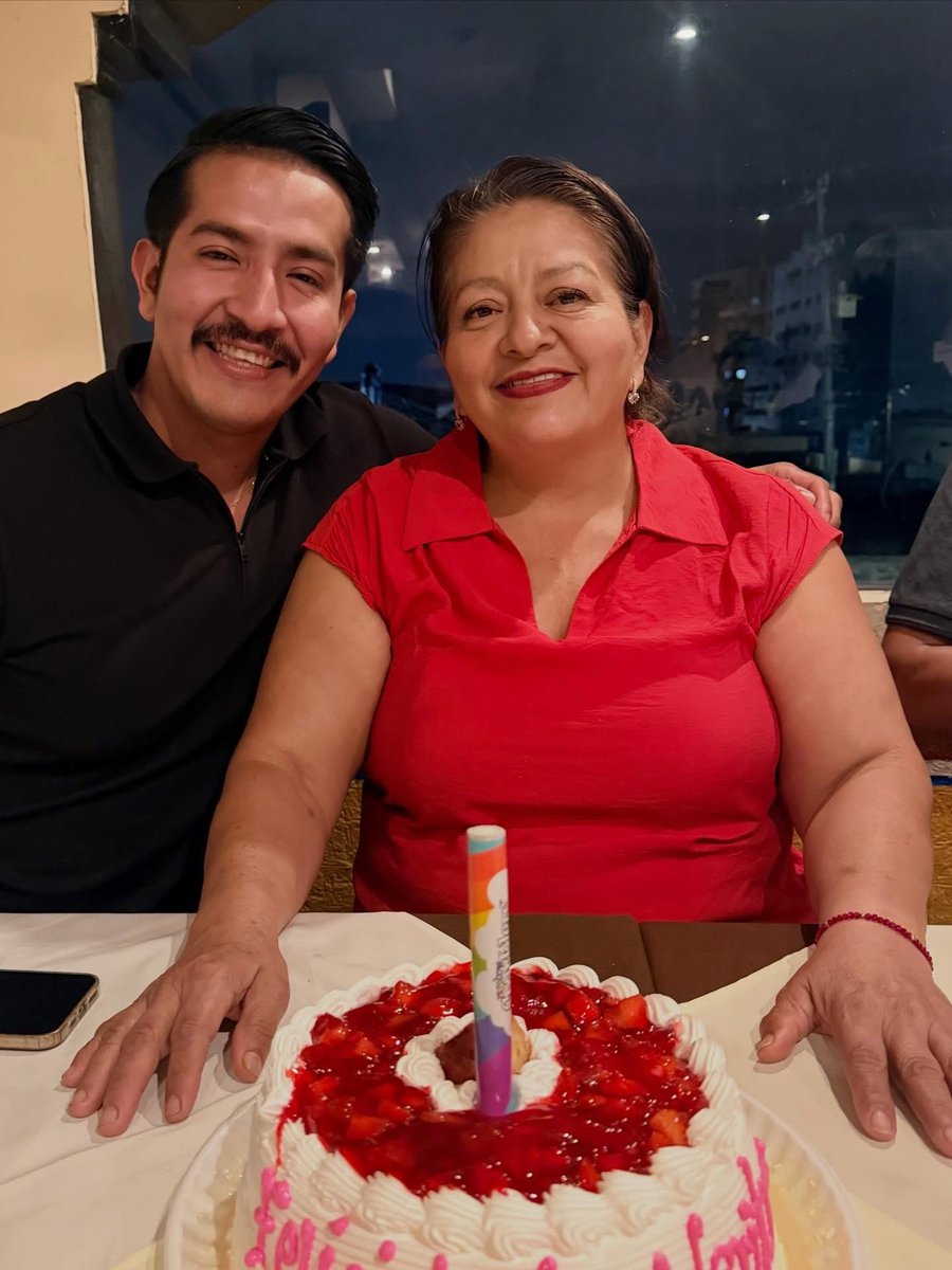GIORRMZ's tweet photo. Nunca me faltes por qué mi vida se va, feliz día mamá ✨♥️ https://t.co/ysExoZ1NWU