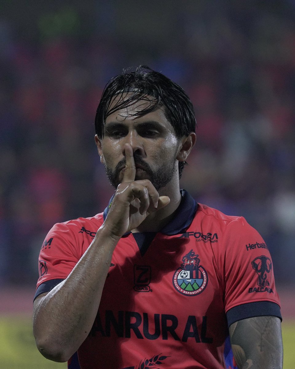 ___DanielVargas's tweet photo. Estoy harto de esos jugadores de mierda que tienen torneos de mierda y porque hacen 1 golito a un equipo muerto quieren mandar a callar a la gente.

¿Quien sos Morales? Tuviste un par de partidos buenos con la selección y con Municipal pasaste de calle y ahora queres callar a la gente?😂.

Chupame bien la pija muerto, en la final contra los putos o con Xela hace goles o tira centros decentes y gana el campeonato, así si manda a callar a la gente, pero con un gol a un equipo mierda y ya acabado como Mixco en el minuto 85 estando 4-0 no sirve de nada🥱.