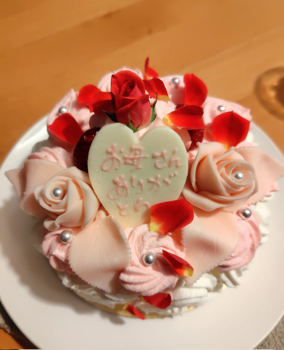 OuchicafeK's tweet photo. 5月10・11日は
お休みを頂いております
9日が私の誕生日
で、今年はケーキ色々
昨年もですが母の日ケーキ〜
有難く頂きます!
#母の日
#誕生日ケーキ
#barthday https://t.co/JvpVWC2jYU