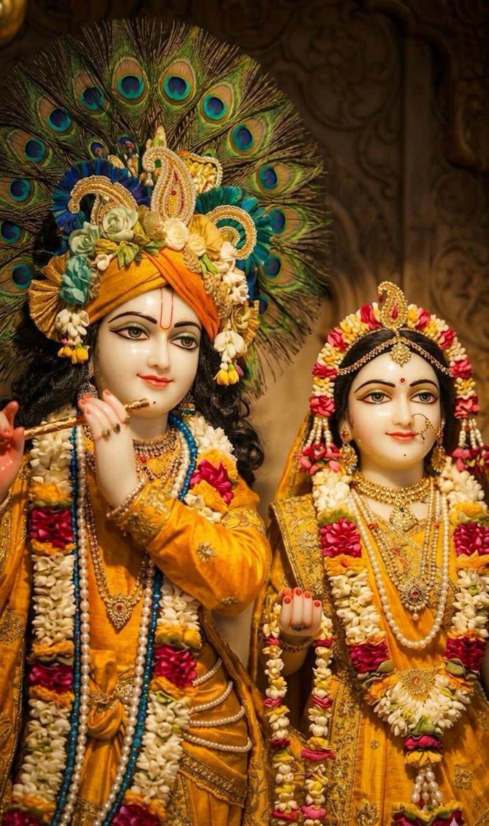 rawal_madh18479's tweet photo. 🌸 सुप्रभात 🌸
🌺 जय श्री कृष्ण 🌺

🌿एक पल में माटी कर दें,
कर दें एक पल में सोना... ✨

काहे को डरना इस जग में,
जब साथ हैं श्याम सलोना। 🍂🥀

जिस पर रहे कृपा कान्हा की,
फिर क्या बिगाड़े जमाना। 🌿
राधे राधे 🙏🌹
#GodMorningSunday https://t.co/PuNpH0eo9P