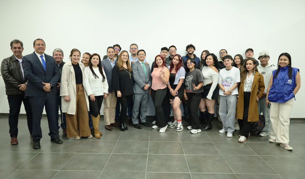 UniveMayor's tweet photo. Agradecemos a la Defensoría del Pueblo Regional Bogotá @DefensoriaCol por atender la solicitud de las Directivas y del movimiento estudiantil que se encontraba en cese de actividades de la Universidad Colegio Mayor de Cundinamarca, para realizar en sus instalaciones la mesa de diálogo desarrollada los días 7 y 8 de mayo, con el fin de brindar garantías y derechos humanos a todos los participantes, con el acompañamiento del Ministerio de Educación Nacional @Mineducacion.
El resultado de este ejercicio institucional permitirá el retorno a la normalidad académica el próximo 11 de mayo. #Diálogo #NormalidadAcadémica