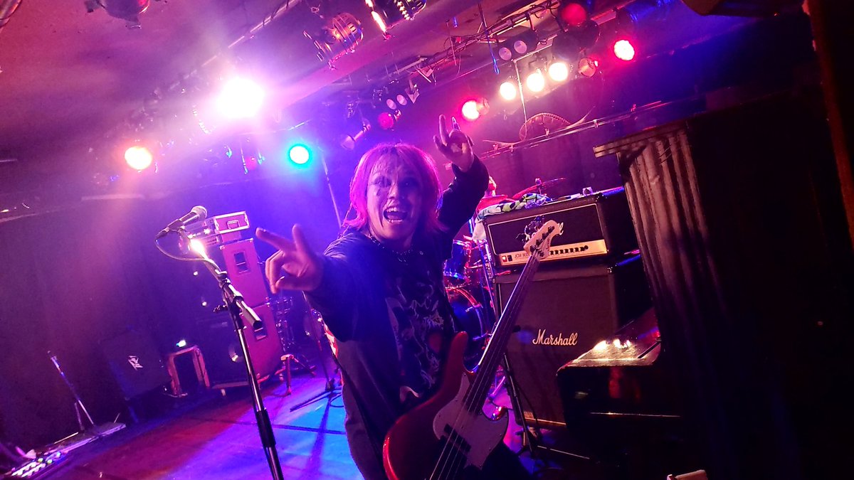 FRXguitarHOTEI's tweet photo. 岡山楽しかった‼️
自分の写真全然撮らずに対バン相手ばかり撮ってた
ミグルミ。初手キャベTで笑った🥬
来月のロッカン対バンも楽しみ🤘
BANSre:P 2週間連続見れて良かった
次周南で対バンしましょ🎶
初めて見たベーシストのぶさんめっちゃ上手くてかっこよかった🎸
かなづちスイミーまた聴きたい🙋‍♂️ https://t.co/Xv8XtWgIqW