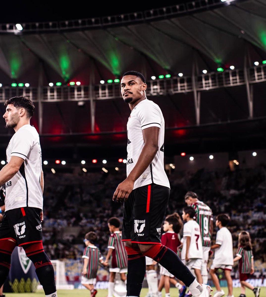 4ComM_bra's tweet photo. Nathan Mendes está há cinco jogos invicto com a camisa do Vitória no Brasileirão. https://t.co/WGKj0E4svV