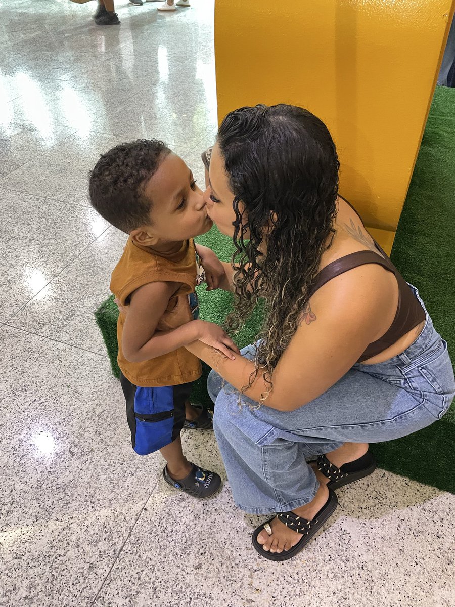 Rakelzinh's tweet photo. “Mãe é cuidar, brigar, chorar, brincar, sorrir, ajudar, mudar, se preocupar, se irritar… Mãe é saber amar!” ❤
#Felizdiadasmães🥰 https://t.co/MtC3QT4lZM