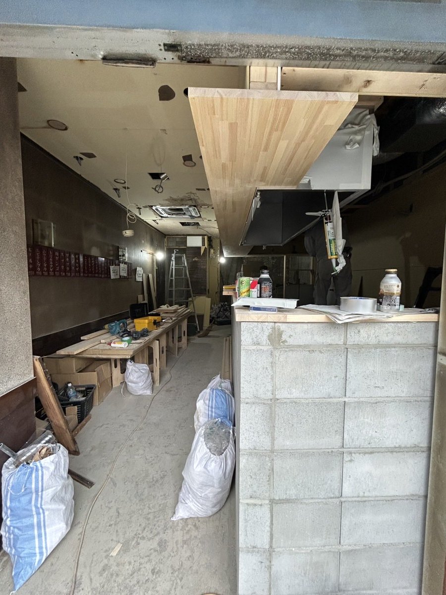 Ts_tomoki's tweet photo. 自分でお店を出すのもこれで4店舗目。
(1店舗目は売却済み)
20代最後の出店になります。
名古屋で一つ大きい箱やったら東京へ戻りたいなと少しずつ思うように。。
まずはこのお店も成功させます。
やきとんきっ粋。国際センター店
従業員大募集です！！ https://t.co/PghGRckOPk
