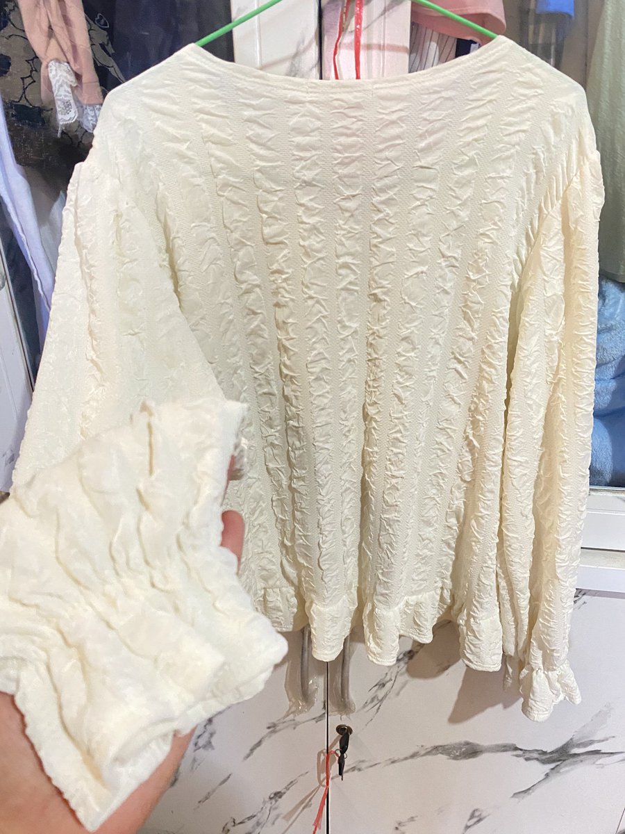 _kcpmi's tweet photo. เสื้อ oversized น่ารักกรุ้บๆๆ มือ 1 นะคะ อกถึง 44 ใส่สวยย ตัวละ 130฿ รวมส่งง🧸����🎁 💓 #ส่งต่อเสื้อผ้ามือสอง #ส่งต่อเสื้อผ้า #เสื้อผ้ามือสองสภาพดี #โล๊ะตู้ #ส่งต่อเสื้อผ้ามือ2 #เสื้อผ้าสาวอวบ #คาเฟ่ #ส่งต่อ https://t.co/Vjb70f4HCM