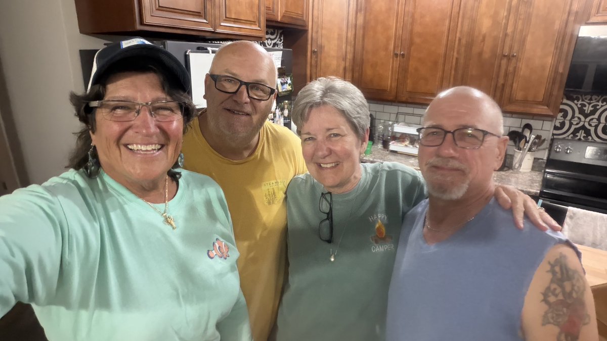 barbiedoll_eyw's tweet photo. Just had a great reunion with friends I knew 40 plus yrs ago! #Watseka https://t.co/OoyKm7oK6M