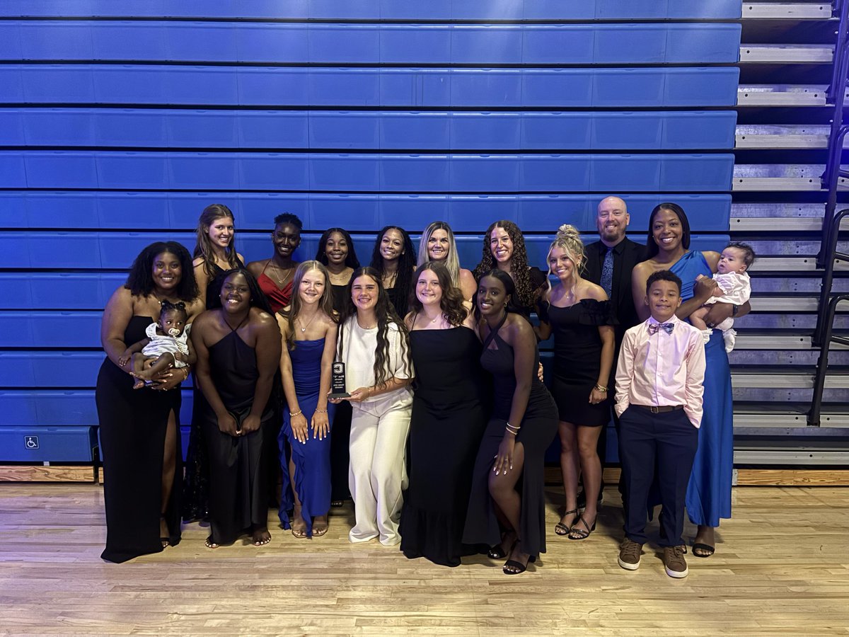 CHS_LadyRaiders's tweet photo. Shoutout to our juniors, Laney Copeland, Emily Patterson, and Izzy Smith, for hosting the first annual Blue C Awards tonight! 
Proud of our team for taking home the Highest GPA Award with a 3.9 GPA! And a huge congratulations to Jordin Bradford for winning the Hype Award! https://t.co/Bw3Ru3CHEW