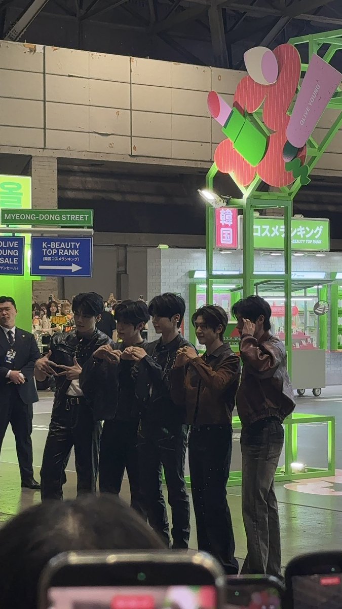 ZB1 ARE HERE😭😭😭😭