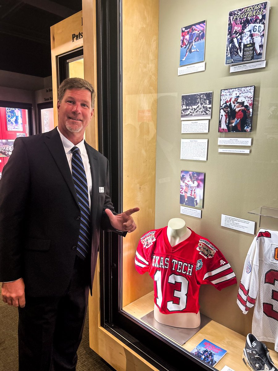 DoubleTVarsity's tweet photo. The newest Red Raider enshrined in the @txhsfootballhof 👏 Congratulations, Dane! https://t.co/js9tACSTWc