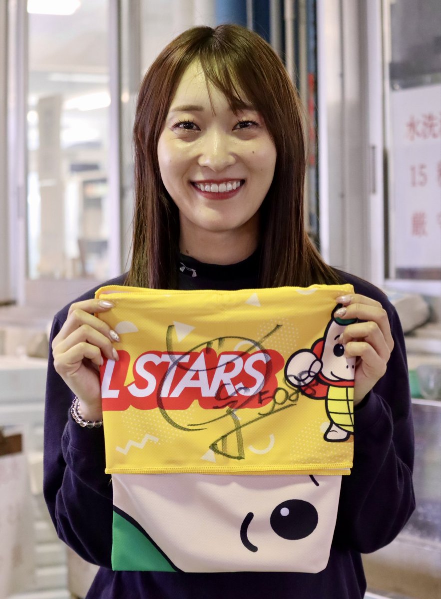 レディースオールスター 出場レーサーのサイン入りマフラータオルを各1