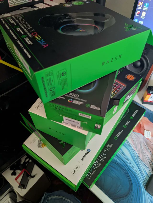 EstibPlayz's tweet photo. POV: Your Mom is a gamer ~ Happy Mothers day to all the Moms out there!!! 🎮🕹️​#razer #mom https://t.co/lm6QRggZ94