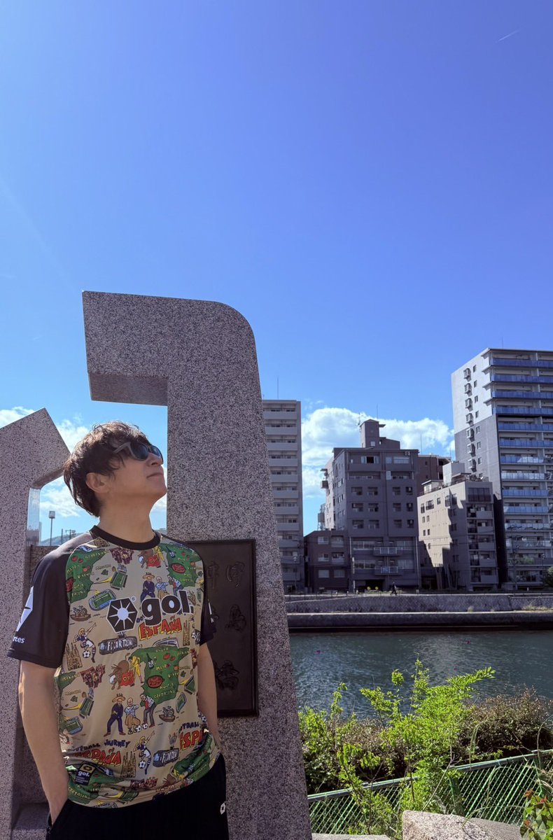 広島2日目
みなさんのおかげで地元にしっかりと恩返しが出来たように思います。本当にありがとう！
この写真を撮ろうと思い外に出た時におじちゃんに話掛けられたんよ「今日はここに誰が来てコンサートしとん？」って