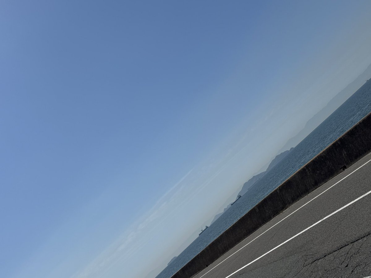 kiyoha97622's tweet photo. 日曜のランはいつもの海へ🌊

そーいや今日は母の日ですね💐
もう母がいないので忘れてた…。
てか、自分が母だったわ😆

#Just do it
#On Cloudsurfer 2 
#外ラン＆ジョギング
#イマソラ
#本日のBGMは僕のこと https://t.co/cOSyph7JtM