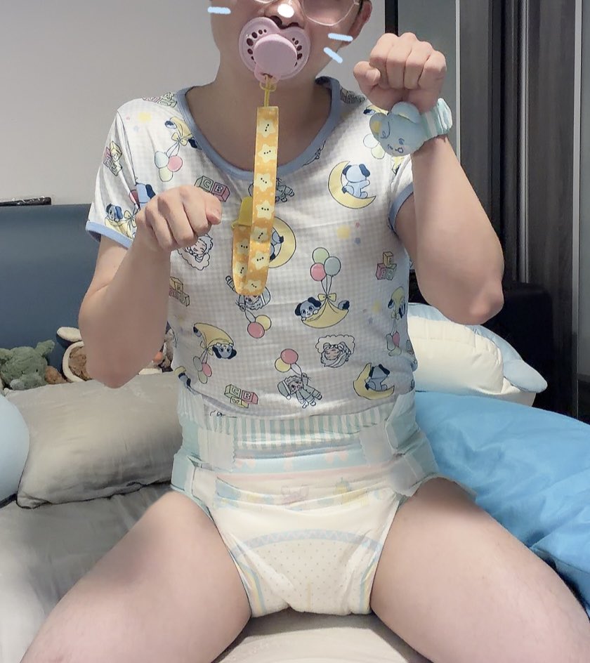 ducksdoontquack's tweet photo. Can’t tell if I’m a puppy or a baby….. but I definitely need uppies 🍼🥺

Thank you @LittleforBig for the adorable Little Blue Onesie, Baby Parade Diapeee &amp; the Little Wrist Rattle (so hoomans can always keep track of their baby 🐾🍼✨). https://t.co/DB5v7QKZQY