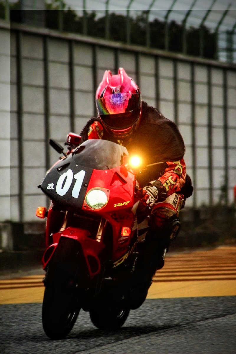 radnight01's tweet photo. うぇーい生存確認
ツイッタみれてないけど
壁は火入れに毎週土日ランダムで行ってマス
１年半ぶりに４輪も直って
また山も行っちょります
FRPは作るものだらけで
週末削りで全部もってかれてるw https://t.co/jj93tKhzou