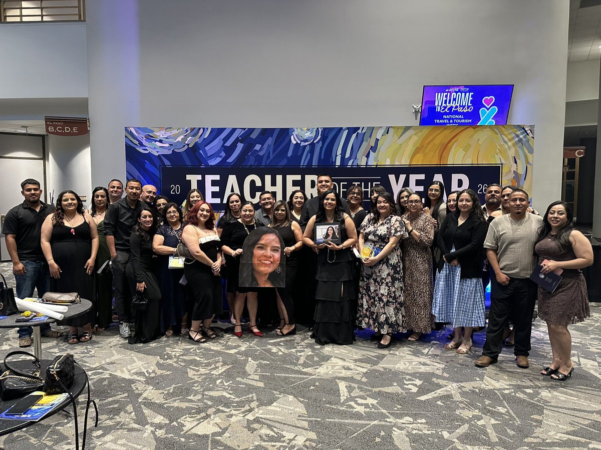 Bvara_RES's tweet photo. So grateful to be able to represent our roadrunner family this year as Teacher of the Year! Yesterday was definitely a lived dream and I couldn’t be more blessed to be surrounded with the best support circle. I wouldn’t be where I am now without them. 💙 #Beaksup https://t.co/xIG0drVoGr