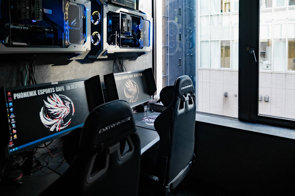 phoenixe315's tweet photo. 🔧 【設備大幅アップデート！】eSPORTS CAFE PHOENIXでプレイ環境をさらに快適に進化させました✨
・新調整のモニターアーム導入 人間工学に基づいた最適な高さと角度で、長時間プレイでも首・肩・目の負担を大幅に軽減！ どんなゲームも集中して楽しめる姿勢をしっかりサポートします🔥
・2号店は座席バリエーションが豊富！ ゆったりリラックスできるソファーシート 本格派向けのハイスペックなゲーミングチェア どちらも完備しています
・さらに2号店には完全個室（全閉包間）もご用意 周りを気にせず友達とワイワイ、または集中プレイしたい方に最適です🎮
新生活で長くゲームを楽しみたい方、 ぜひ実際に座って体感してみてください！
今すぐこのアカウントをフォローして、フォロー画面を店頭でご提示ください！ 1時間無料 でご利用いただけます✨ 📍池袋駅近く・24h営業・2店舗展開 DMや店頭でお待ちしています！
#eスポーツカフェ #池袋 #ゲーミング設備 #モニターアーム #個室