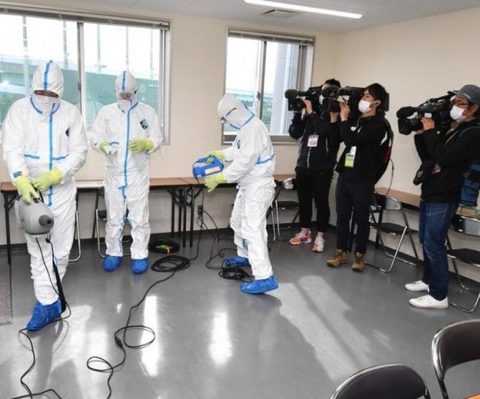 2019年、防護服を着てウィルスに対処するシーンを撮影する報道陣の皆さん…
これを見て何かお気付きになりませんか？
今度もまた同じことの繰り返しですか？