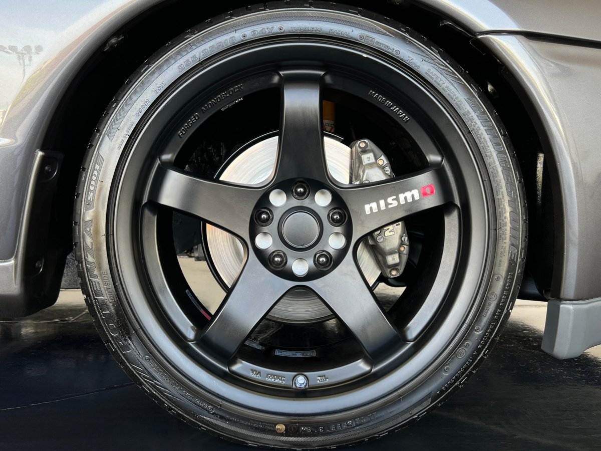 CRAFTSPORTS's tweet photo. 【✨新入庫情報✨】
日産 スカイラインGT-R BNR32

・1992年式（平成4年式）
・走行距離：約52,180km
・ガングレーメタリック
・HKSマフラー
・KONIサスペンション
・NISMOストラットタワーバー
・NISMOカッパーミックス
・NISMO LM GT4アルミロードホイール
・NISMOシートカバー・フロアマット・シフトノブ
etc...

良好なコンディションを保ち、NISMOパーツを纏った上質な仕上がりのお車です。

乗り出し価格1258万円でのご案内です✨

車両詳細は以下のリンクからご確認くださいませ。

車両詳細
https://t.co/pvY6wNEwFq

――――――――――――――――――

GT-R専門店 CRAFT SPORTS（クラフトスポーツ）
群馬県前橋市宮地町248-1

店舗HP
https://t.co/OTkTKamucR

各種リンク
https://t.co/NaJVP2CIRO

TEL：027-265-3388

#NISSAN #GTR #SKYLINEGTR #SKYLINE #RB26DETT #R32 #BNR32 #JDMcar #スポーツカー #新入庫 #GTR専門店 #クラフトスポーツ #craftsports #NISMO