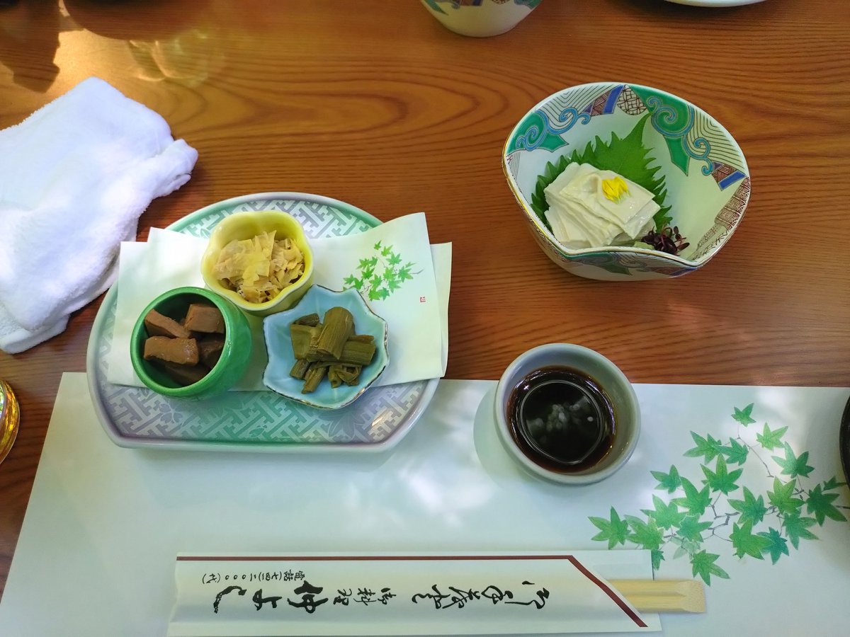 dan_dadadan's tweet photo. 貴船の納涼床ランチタイム https://t.co/rcpqiqs7qO