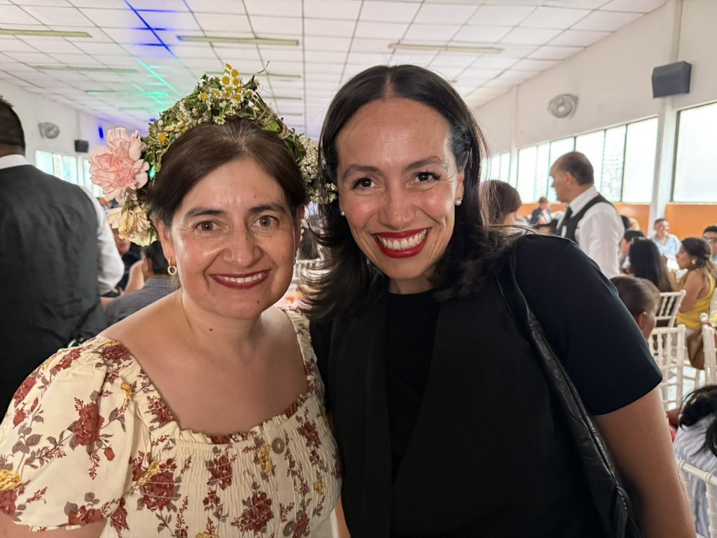 CelinaPGuzman's tweet photo. Gracias por cada abrazo, cada palabra y todo el cariño que me regalaron hoy. Celebrar junto a ustedes hizo este día inolvidable. Los quiero muchísimo. https://t.co/OpG6gL8K8O