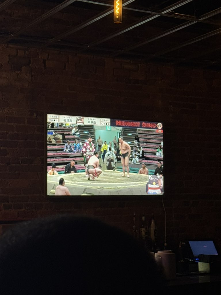 BombayGets's tweet photo. Finally found a bar with the fight on #ufc #lfg https://t.co/4B4BJVbbbz