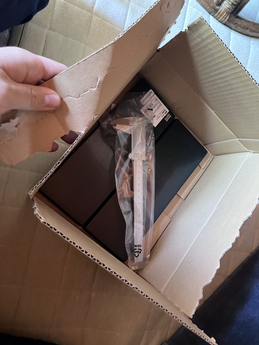 T400kei's tweet photo. モノタロウでノギス買ったんやけど開けたらコレ…
計測器やぞ？流石にひでえよ... https://t.co/YK2MLZfhlw