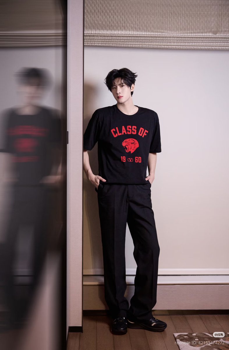 xiaoxindaily's tweet photo. #ZhanXuan #展轩 🦊 studio xhs 260510

"Building summer vibes
Happy Sunday, Zhan Xuan" https://t.co/D5bJ68qvn7