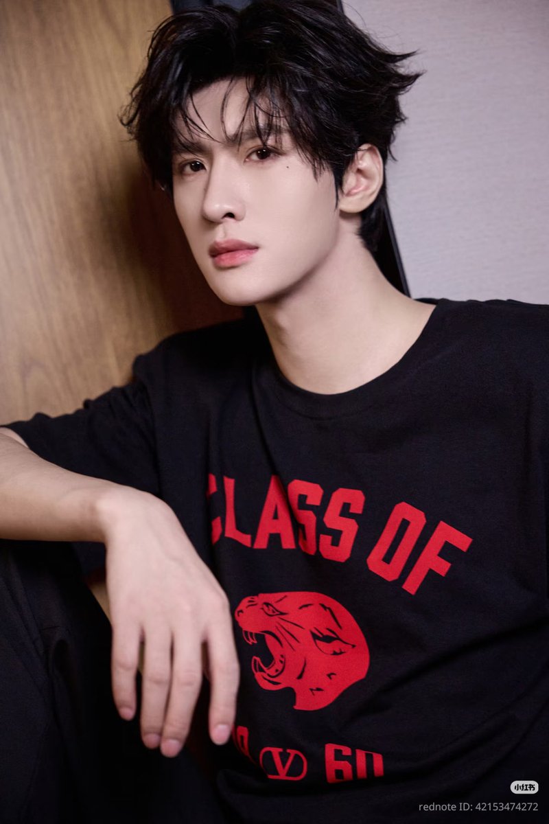 xiaoxindaily's tweet photo. #ZhanXuan #展轩 🦊 studio xhs 260510

"Building summer vibes
Happy Sunday, Zhan Xuan" https://t.co/D5bJ68qvn7