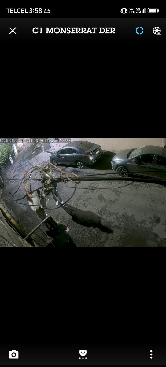 Fridaguerrera's tweet photo. @CFEmx @CFE_Contigo en la madrugada de hoy estos sujetos, invadieron el domicilio a lado de mi oficina y tiraron los cables, de alta tensión de mi oficina URGE lo atiendan. Me ayudas a RT @julioastillero @MrDoctorOficial  @Esanjuro https://t.co/bapKjV9HGp