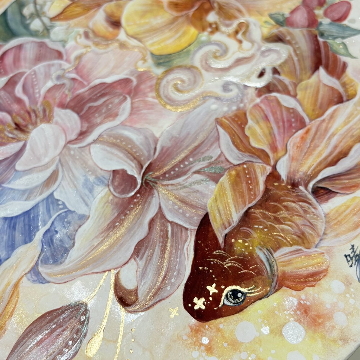 NEWWAVEGALLERY で毎回新作を出している円形の金魚作品。 今回も華やか