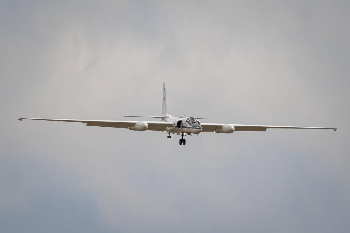 GDevorePhotos's tweet photo. NASA806 returns to Colorado Springs amid stormy weather. https://t.co/KMpUQ3Kn12